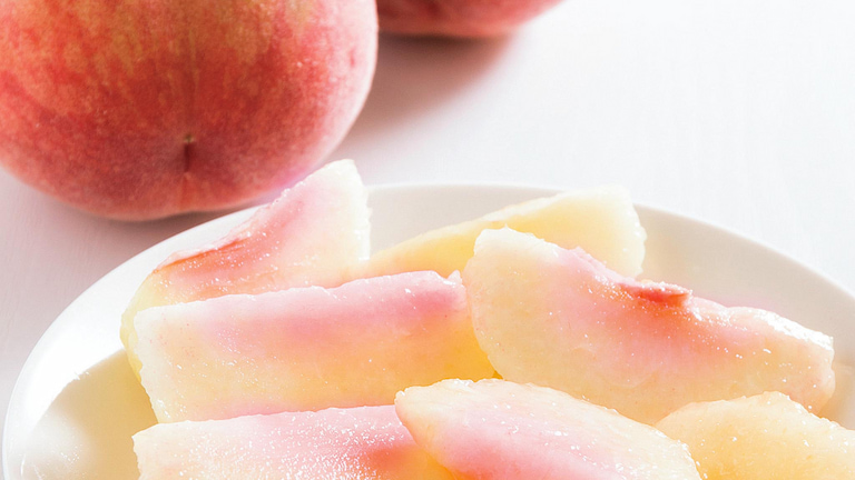 上品な甘みを堪能できる桃は、1度食べるとやみつきになる美味しさ